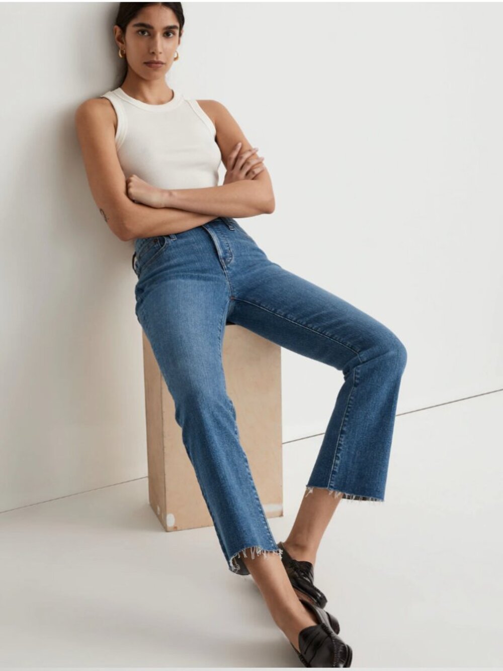 Madewell Mid Rise Kick Out Crop Raw Hem Jeans Cherryville Medium Wash Size 24P